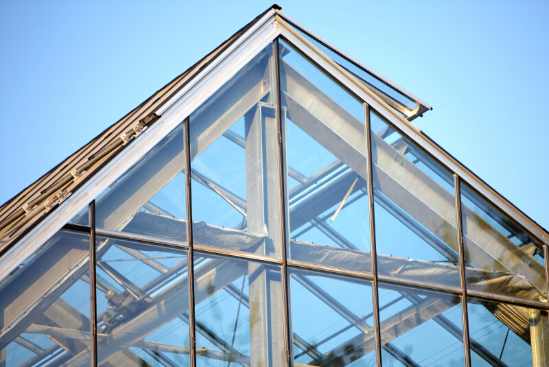 透明太阳能电池板可将窗户变成能源收集器